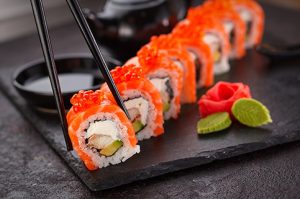 ardoise de sushis makis au saumon